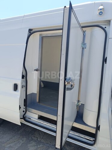 Ford Transit-9