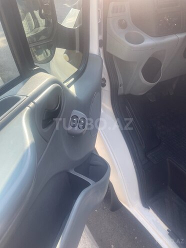 Ford Transit-8
