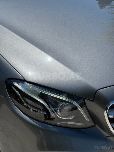 Mercedes E 220 d-12