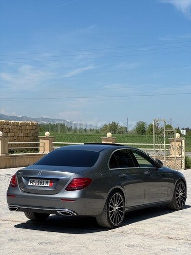 Mercedes E 220 d-8
