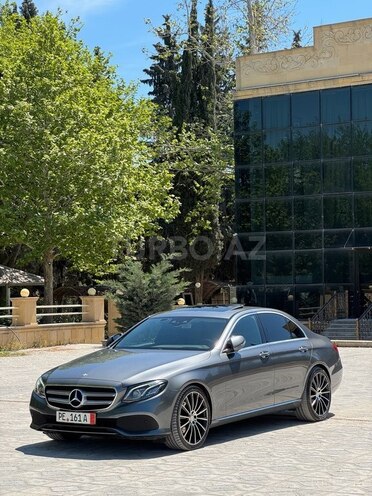 Mercedes E 220 d-4
