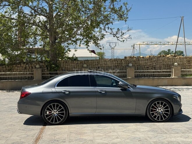 Mercedes E 220 d-6