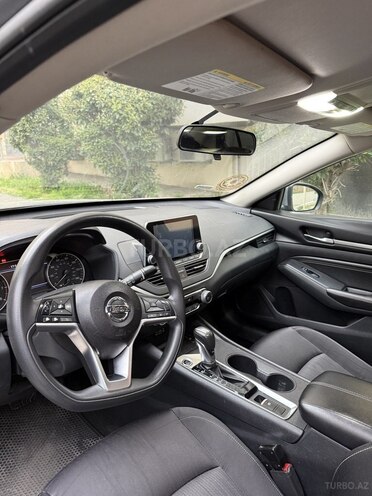 Nissan Altima-4