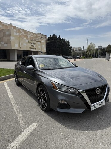 Nissan Altima-1