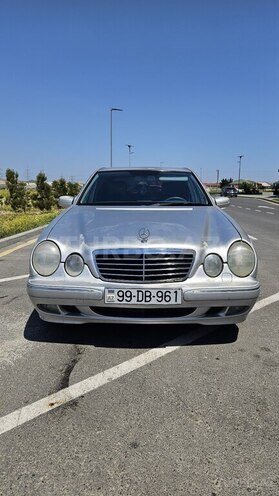 Mercedes E 240-1