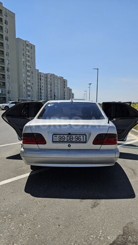 Mercedes E 240-2