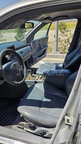 Mercedes E 240-3