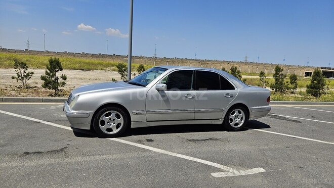 Mercedes E 240-5
