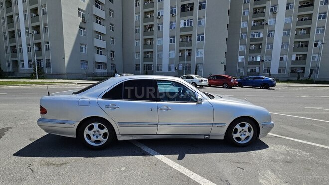 Mercedes E 240-6
