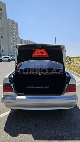 Mercedes E 240-7