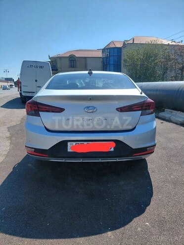Hyundai Elantra-2