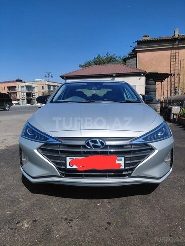 Hyundai Elantra-1