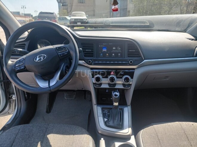 Hyundai Elantra-3