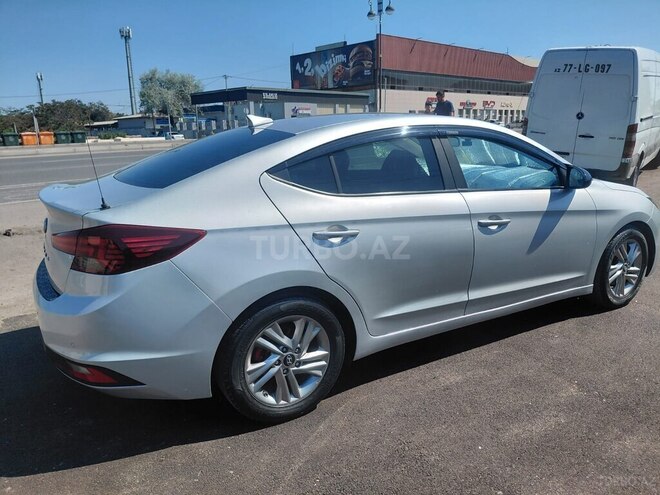 Hyundai Elantra-5
