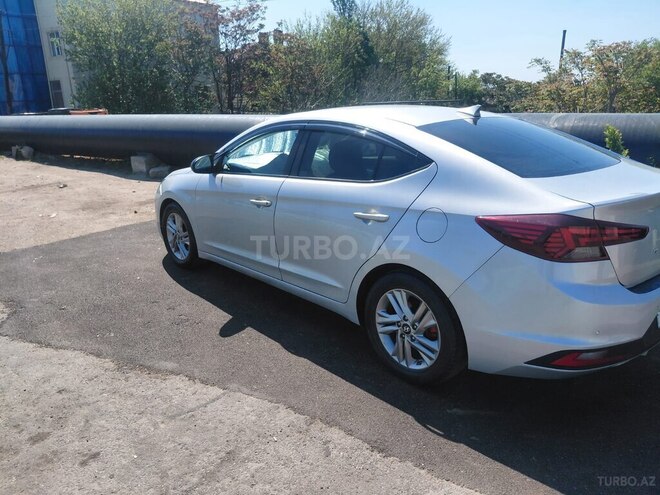 Hyundai Elantra-4