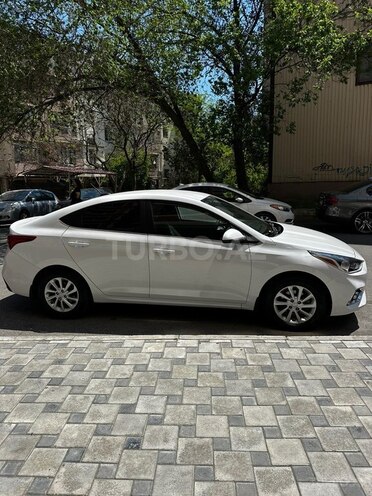 Hyundai Accent-3