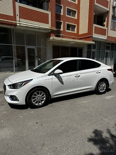Hyundai Accent-4