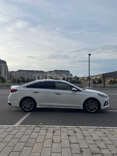 Hyundai Sonata-4