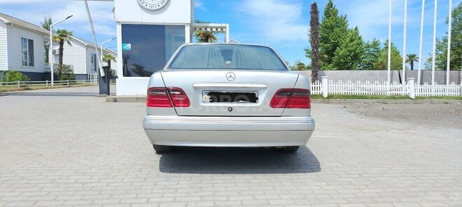 Mercedes E 240-2