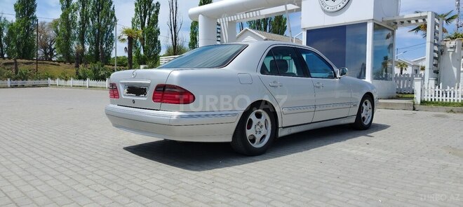 Mercedes E 240-5