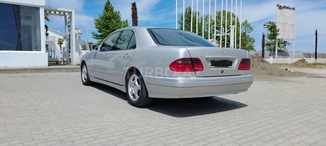 Mercedes E 240-6