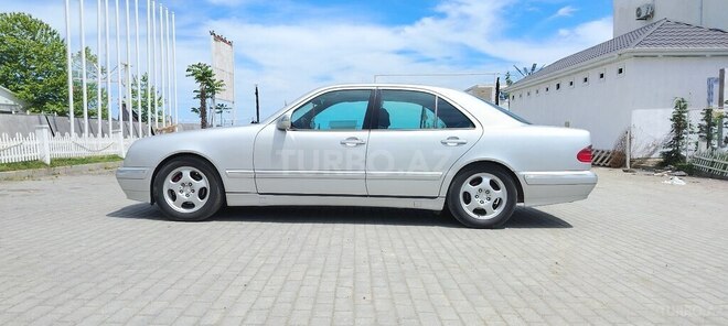 Mercedes E 240-10