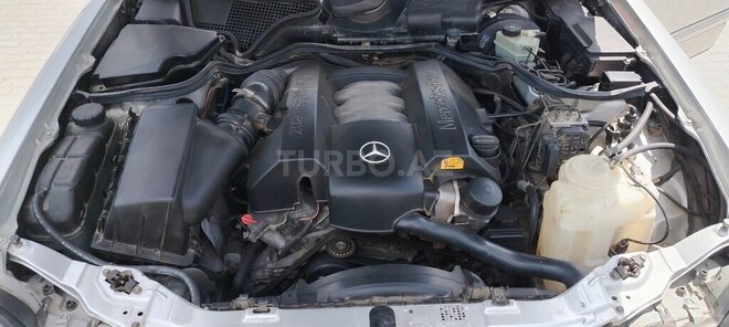 Mercedes E 240-12