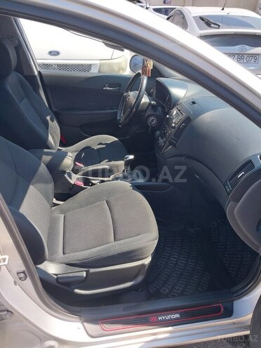 Hyundai Elantra-8