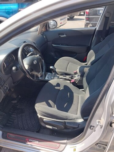Hyundai Elantra-11