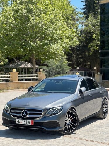 Mercedes E 220 d-3