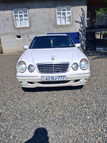 Mercedes E 270-1