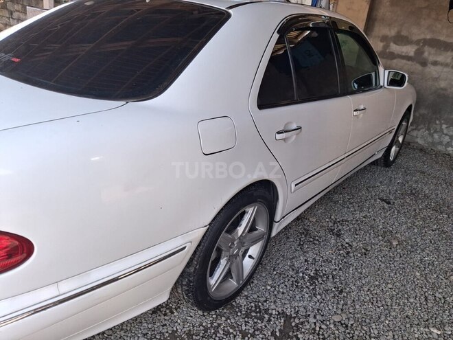 Mercedes E 270-5