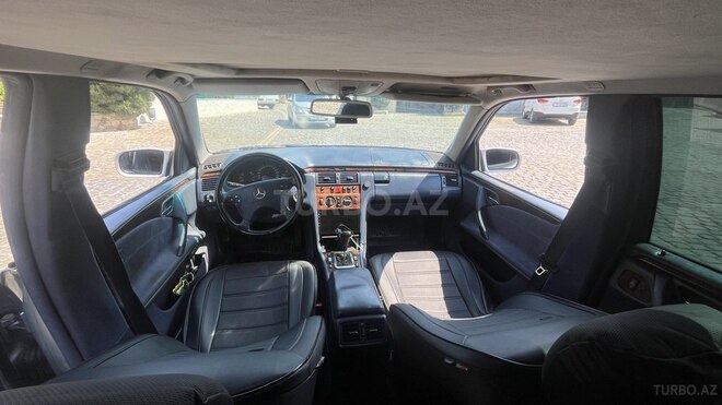 Mercedes E 270-3