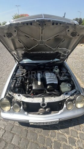 Mercedes E 270-8