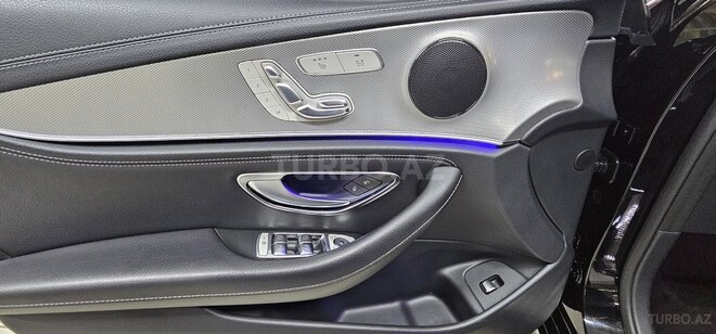 Mercedes E 250-11
