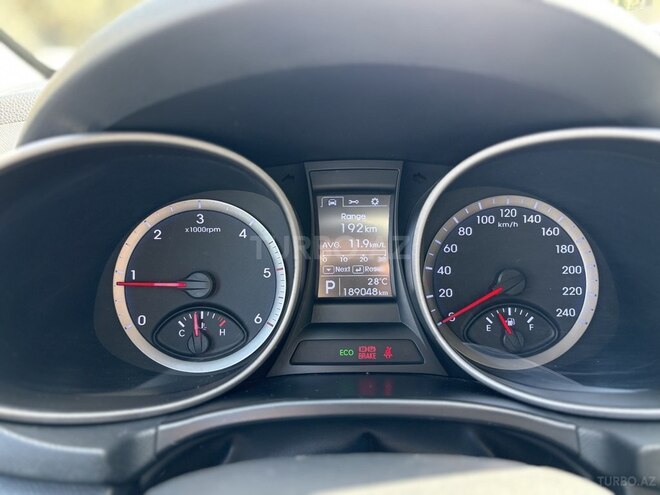 Hyundai Santa Fe-12