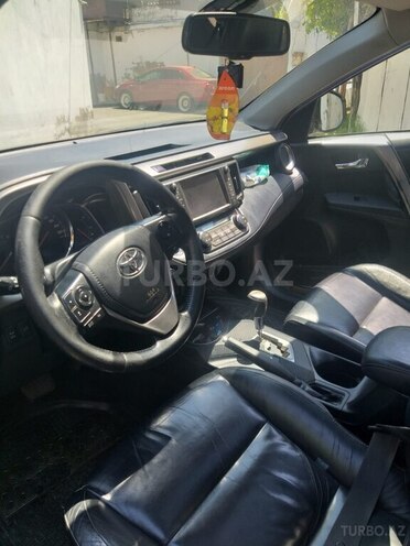 Toyota RAV4-6