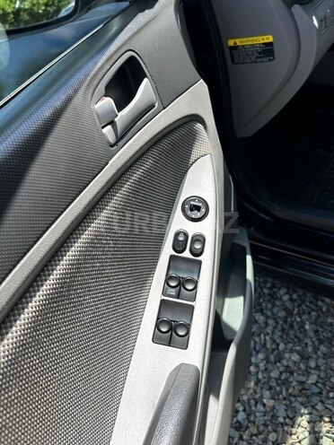 Hyundai Accent-7