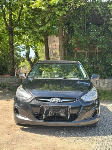 Hyundai Accent-1