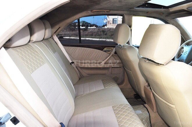 Mercedes E 280 4MATIC-8