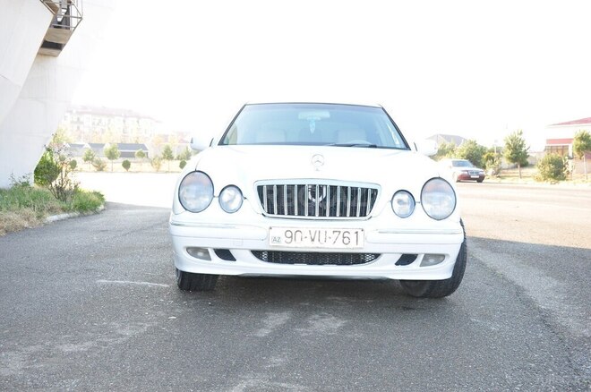 Mercedes E 280 4MATIC-6