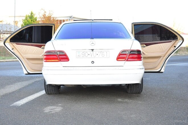 Mercedes E 280 4MATIC-3