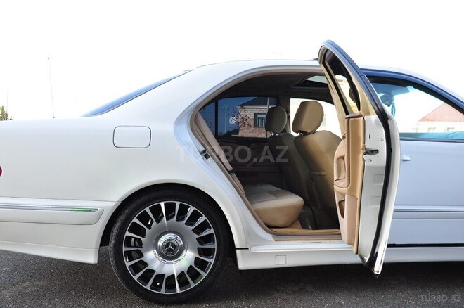 Mercedes E 280 4MATIC-4