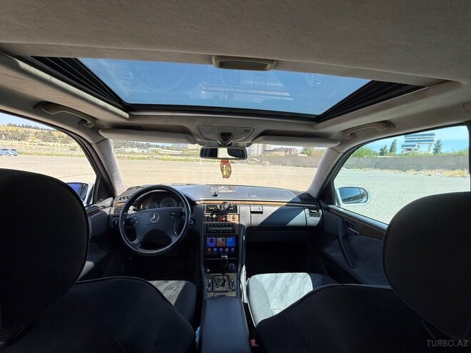 Mercedes E 240-7