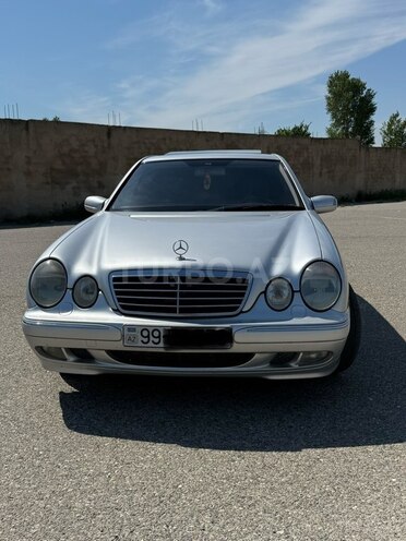 Mercedes E 240-1