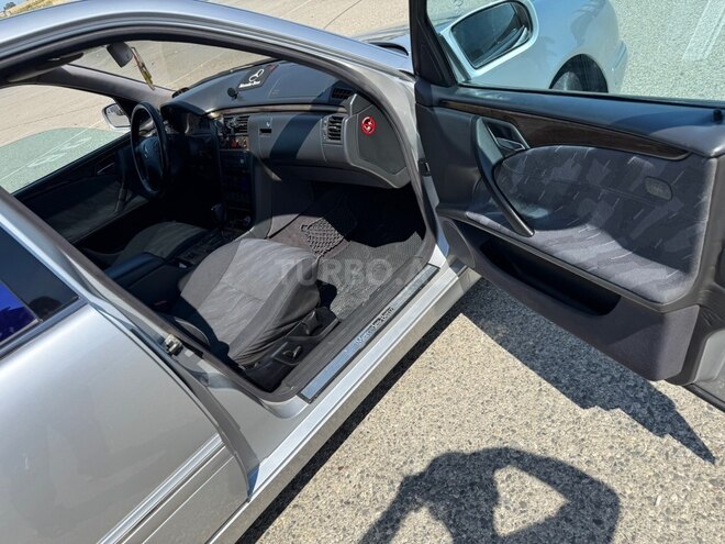 Mercedes E 240-5