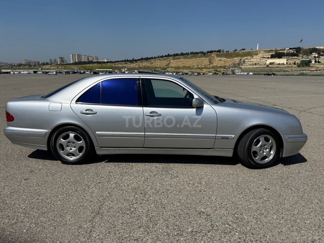 Mercedes E 240-3