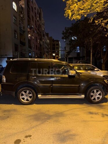 Mitsubishi Pajero-4