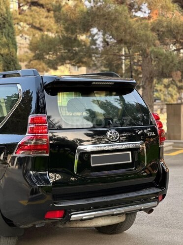 Toyota Land Cruiser Prado-4