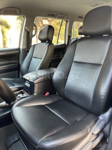Toyota Land Cruiser Prado-11